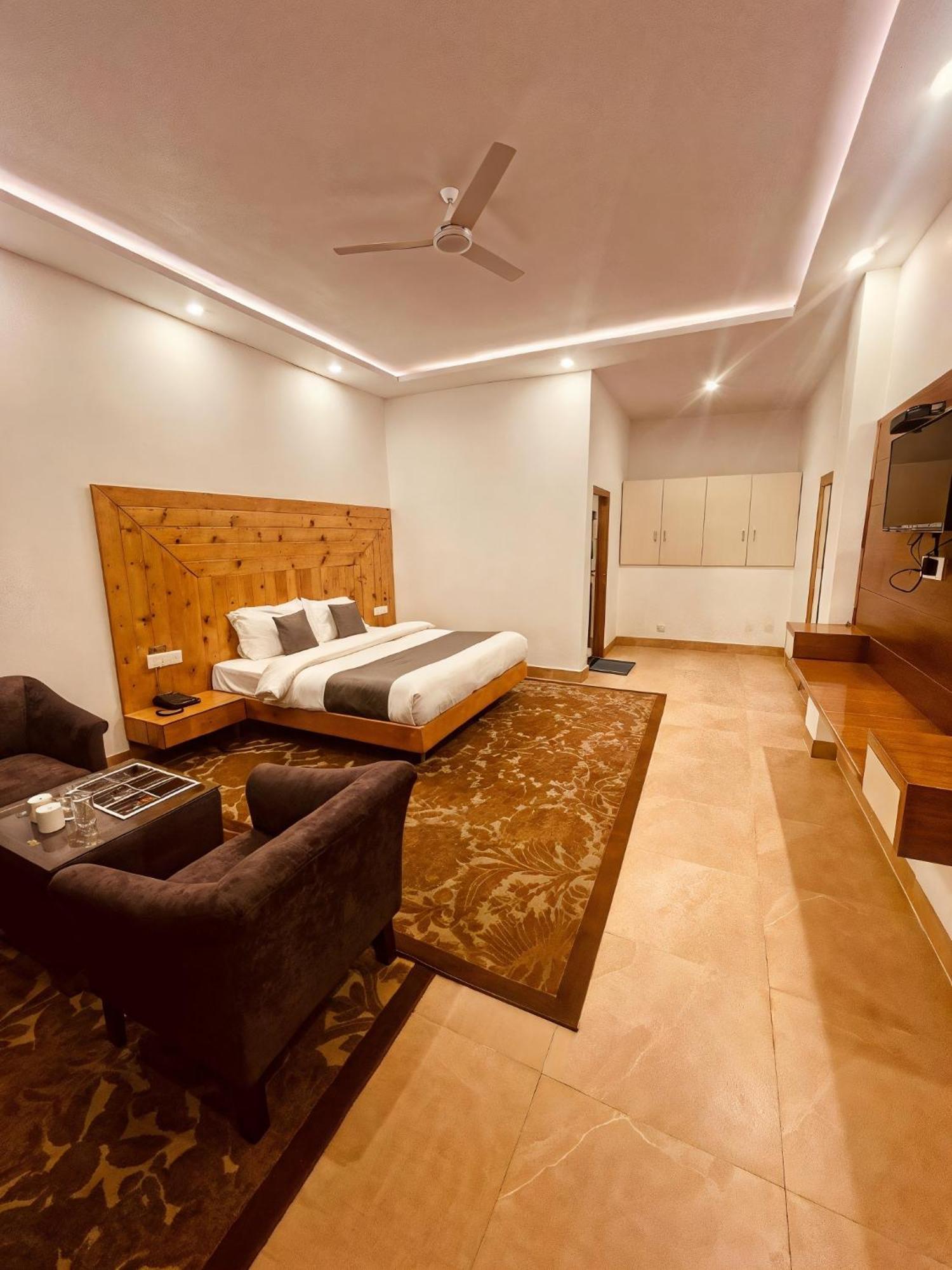 Queens Hill By Edge Mussoorie Exterior photo